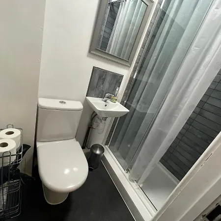 Cheam Village Self Contained Flat & Studio Exterior photo