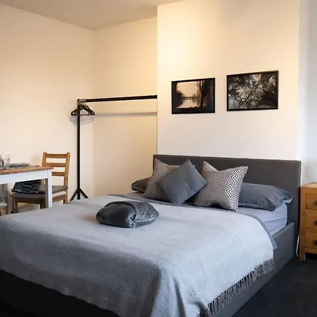 Cheam Village Self Contained Flat & Studio Exterior photo