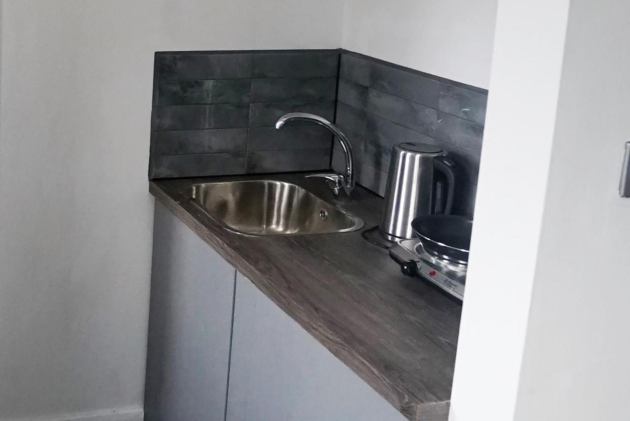 Apartment Village Self Contained Flat & Cheam