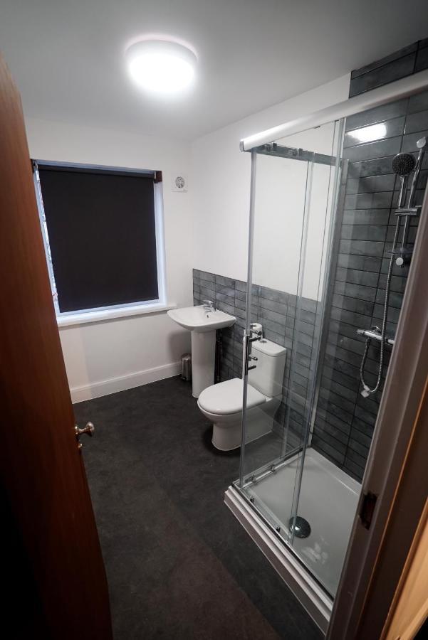 Village Self Contained Flat & * Cheam