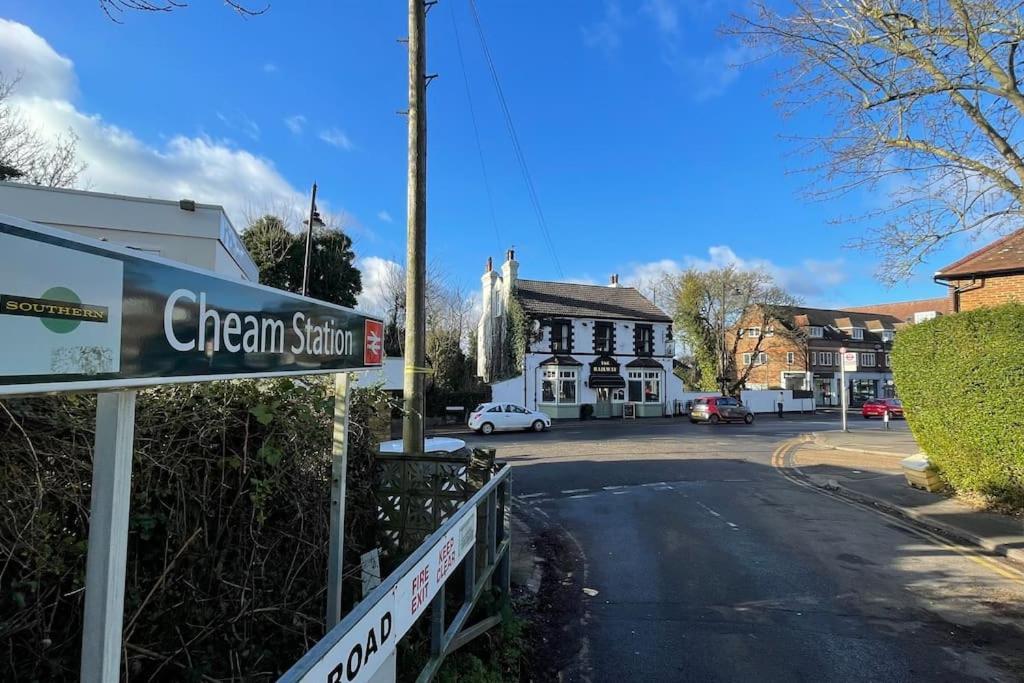 Village Self Contained Flat & Cheam