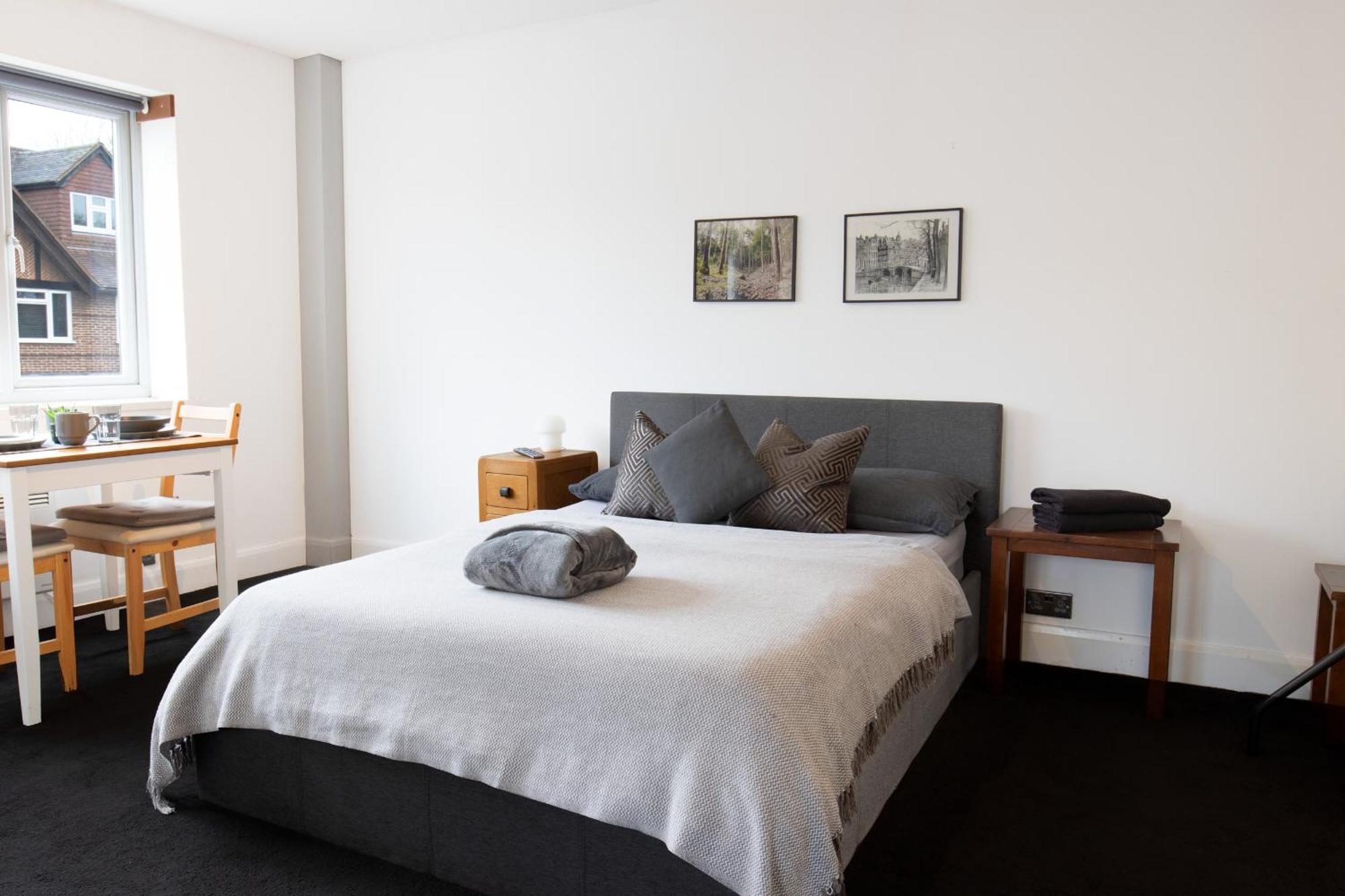 Village Self Contained Flat & Apartment Cheam