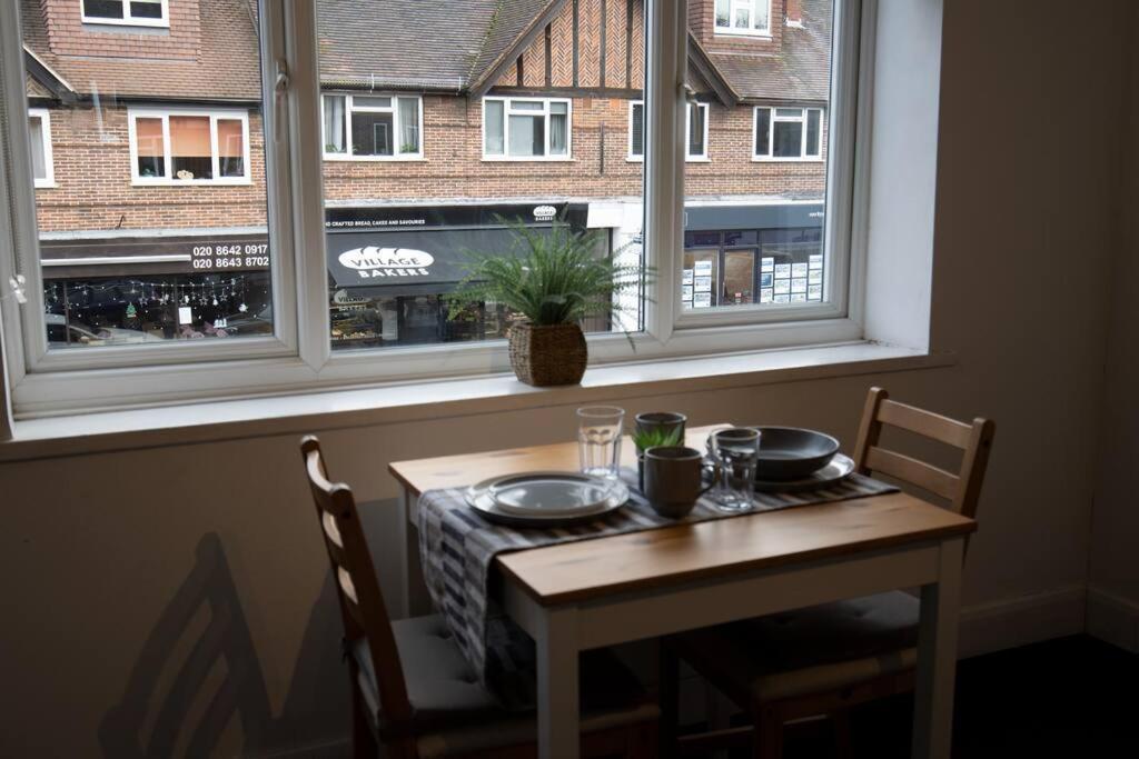 Village Self Contained Flat & Apartment Cheam